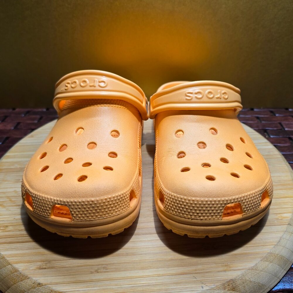 Classic Crocks Clogs Cantaloupe Orange Women's 7 Men's 5 Barely Worn